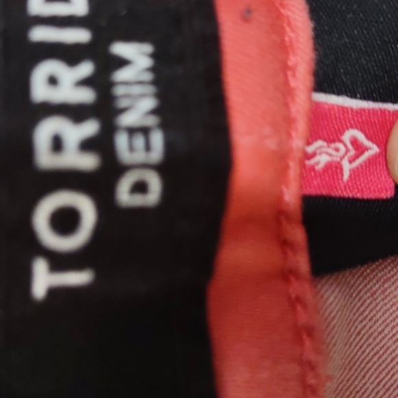 USED TORRID DENIM SHORTS PINK SIZE 18 - Picture 8 of 13